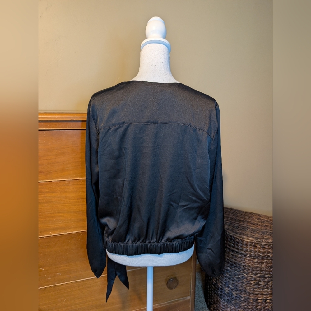 Black Satin Side Tie-Front cropped Top XL - Picture 6 of 10